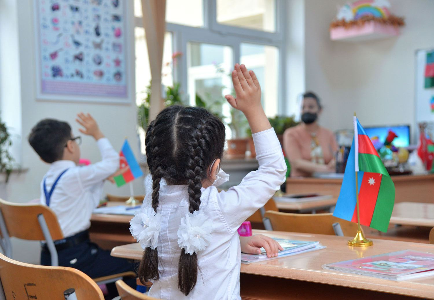 125 min uşağın birinci sinfə qəbulu tamamlanıb