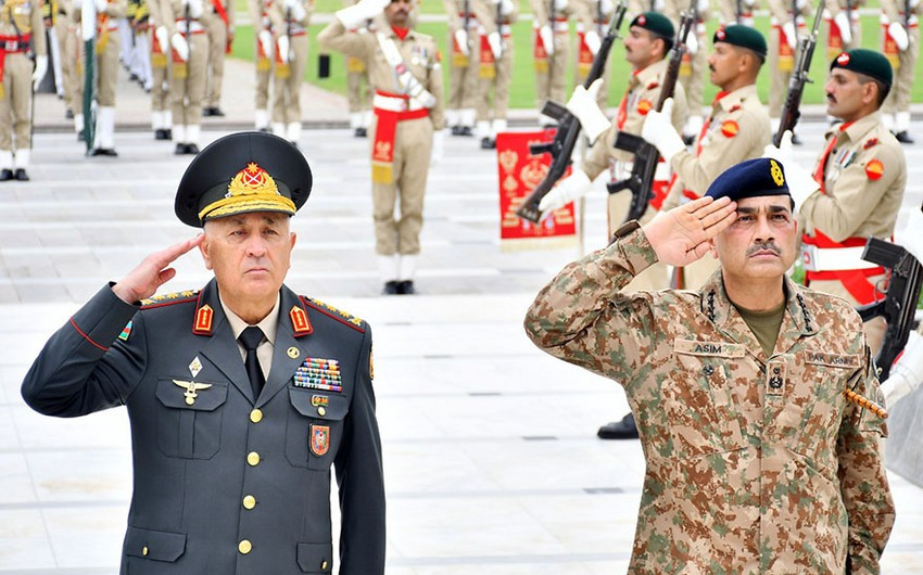 Pakistanın Quru Qoşunları komandanına Azərbaycanın hərbi medalı təqdim edilib