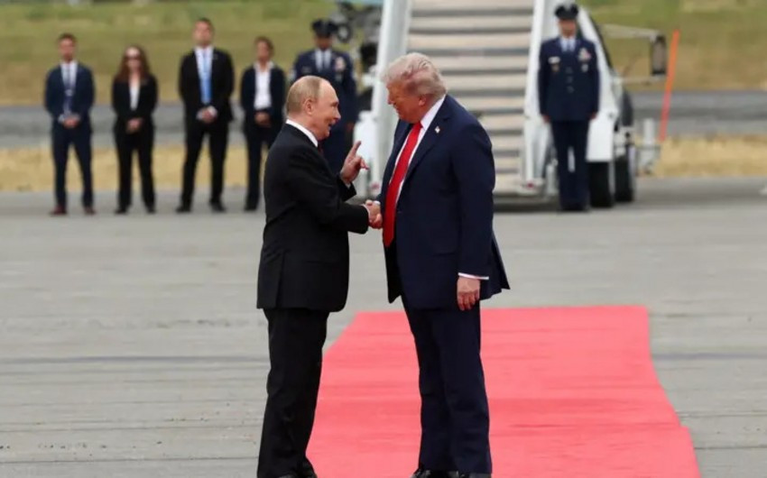 Putin və Tramp sammitdən öncə Ankoricdə görüşüblər