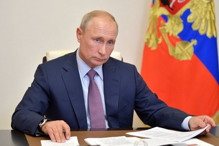 Putin amerikalıya “Ural” motosikl hədiyyə edib