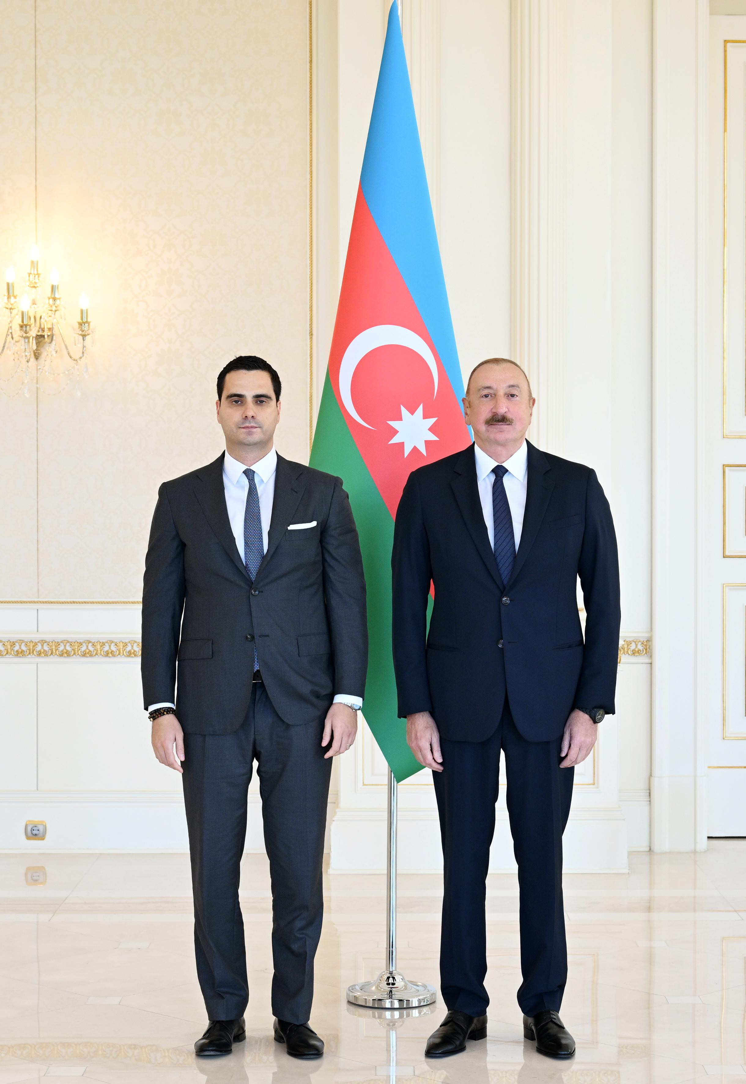 Prezident İlham Əliyev Slovakiyanın Azərbaycanda yeni təyin olunmuş səfirinin etimadnaməsini qəbul edib