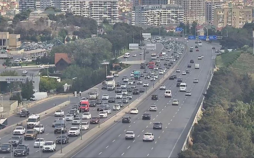 Bakının bir sıra yollarında sıxlıq var