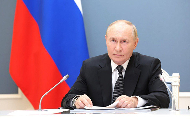 Putin liderlərlə telefonla danışdı