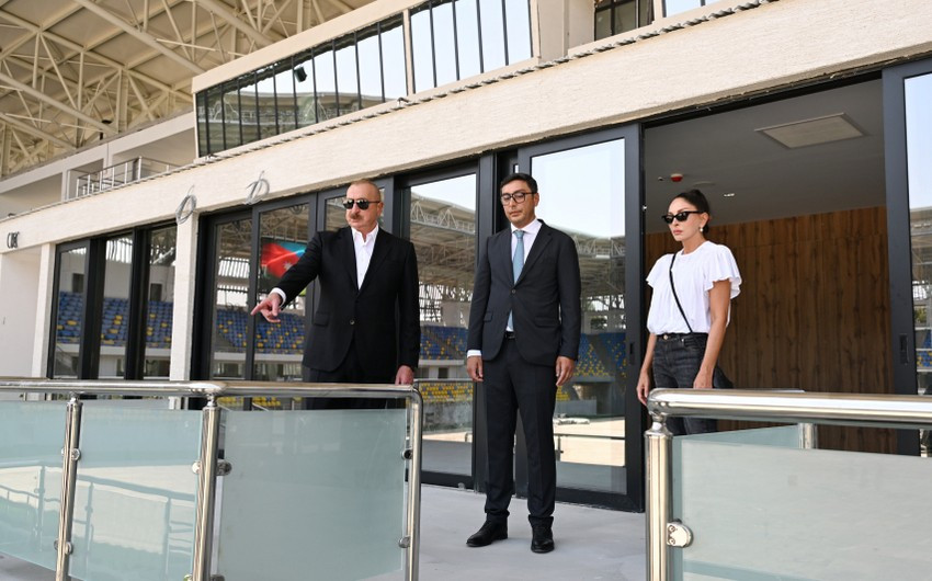Prezident İlham Əliyev və birinci xanım Mehriban Əliyeva Gəncə şəhər stadionunda tikinti işlərinin gedişi ilə tanış olublar