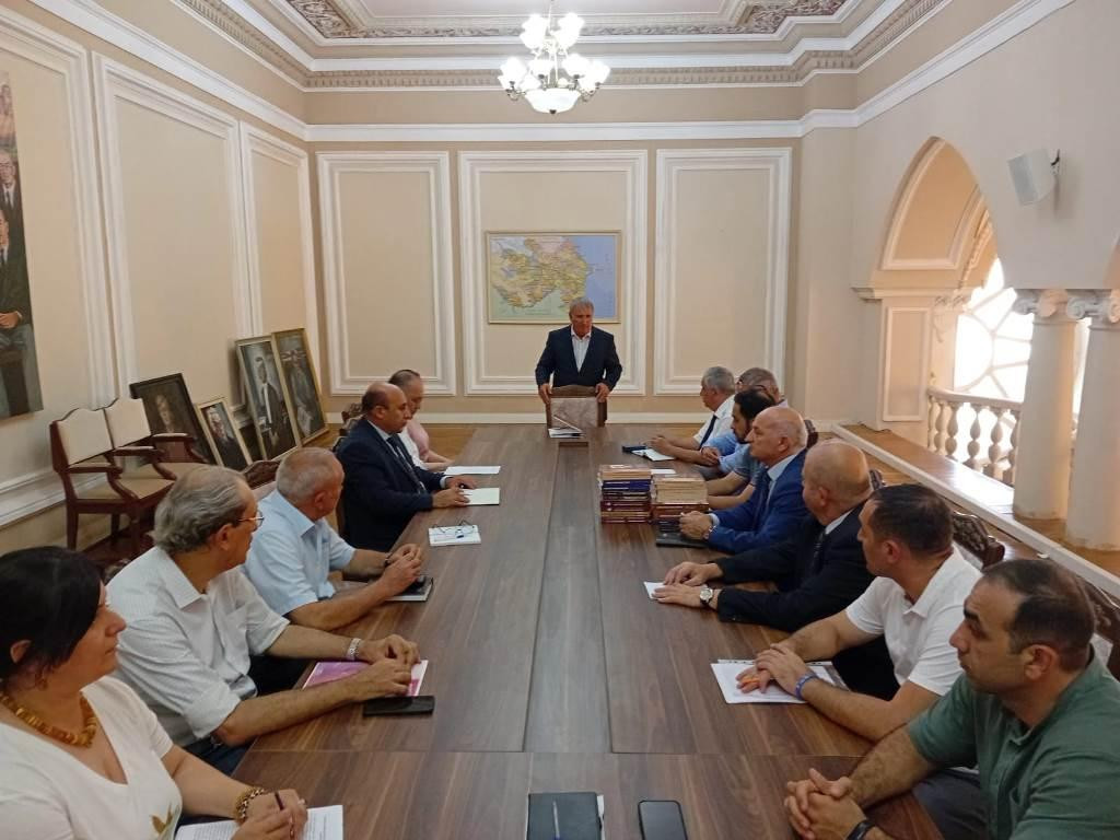 AMEA-nın 80 illiyi münasibətilə döş nişanı hazırlanıb