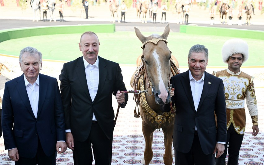 Azərbaycan Prezidenti İlham Əliyevə “Axaltəkə” atı hədiyyə edilib –