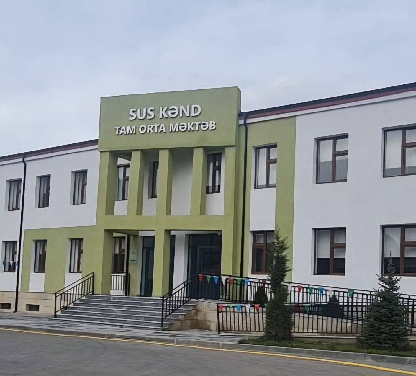 Laçının Sus kəndində fəaliyyətə başlamış məktəbin ilk məzunlarının hər biri tələbə adını qazanıb