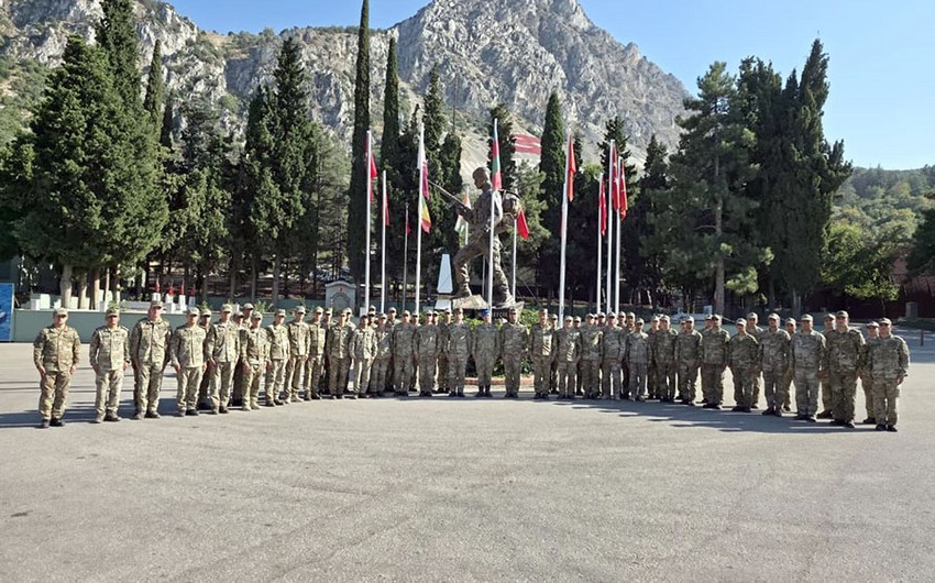 Əlahiddə Ümumqoşun Ordunun hərbi qulluqçuları Türkiyədə keçirilən komando kursunda iştirak edirlər
