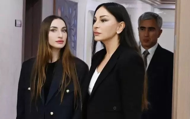 Alyona Əliyeva Mehriban Əliyevanın doğum günü münasibətilə paylaşım edib