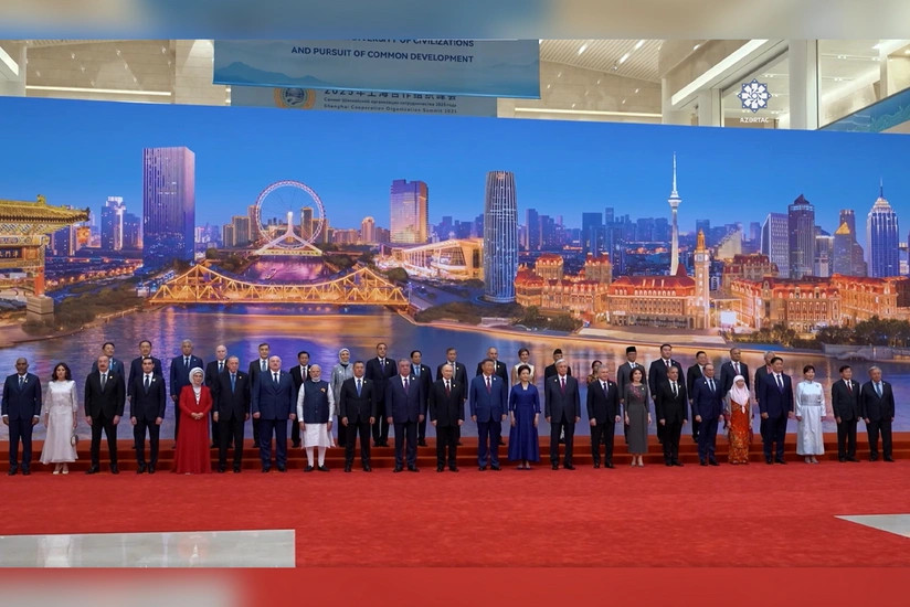 Tiencində dövlət və hökumət başçılarının və xanımlarının şərəfinə ziyafət verilib, konsert proqramı təqdim olunub