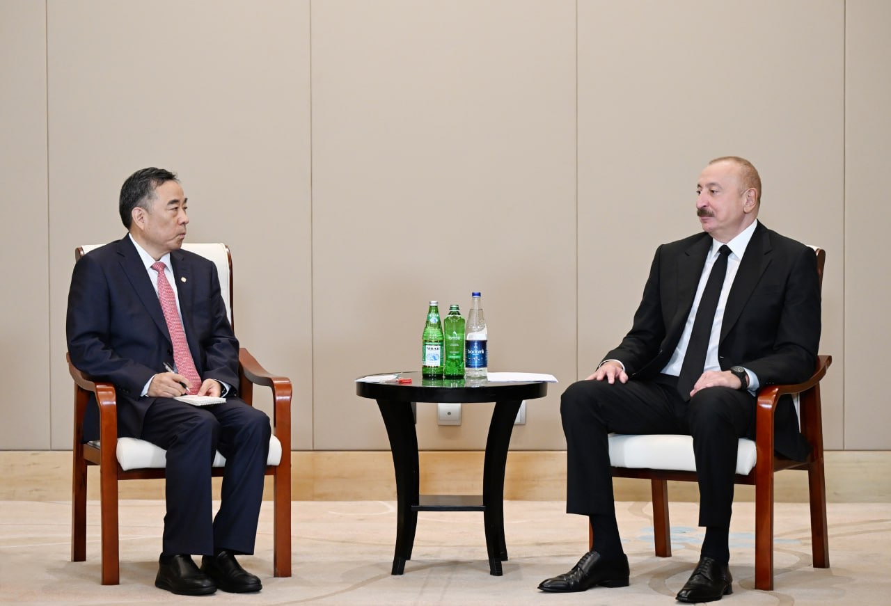 Prezident İlham Əliyev Tiencin şəhərində "CCCC" şirkətinin sədri ilə görüşüb