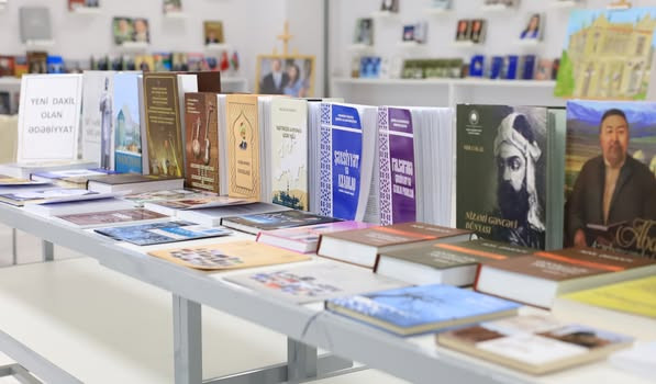 Mərkəzi Elmi Kitabxanaya yeni daxil olan ədəbiyyatların sərgisi keçirilir