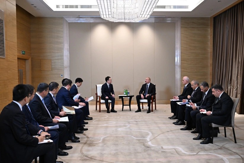 İlham Əliyev Tiencin şəhərində "Powerchina group" şirkətlər qrupunun icraçı vitse-prezidenti ilə görüşüb