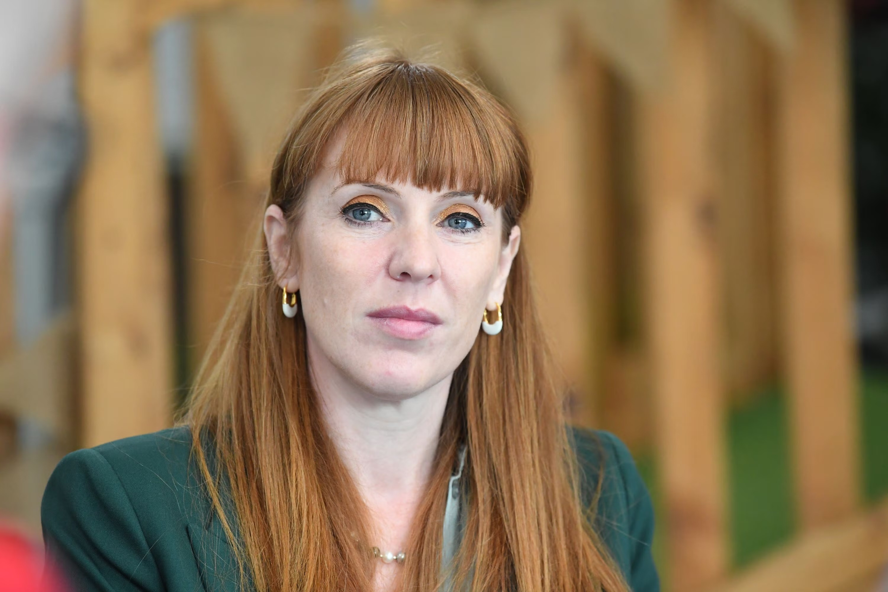 Böyük Britaniya Baş nazirinin müavini Anjela Reyner istefa verib