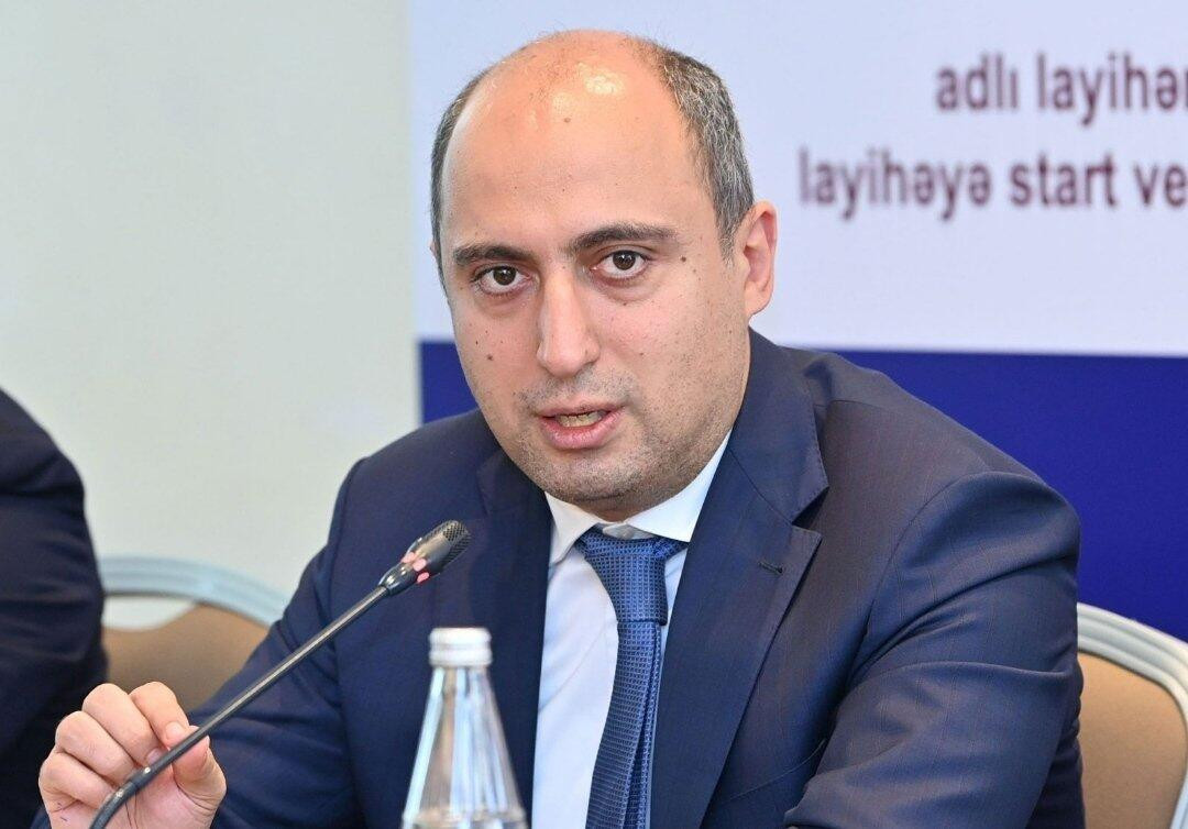 Emin Əmrullayev: "Məktəbdə təhsil alan uşaqlar futbolla da məşğul olacaqlar"