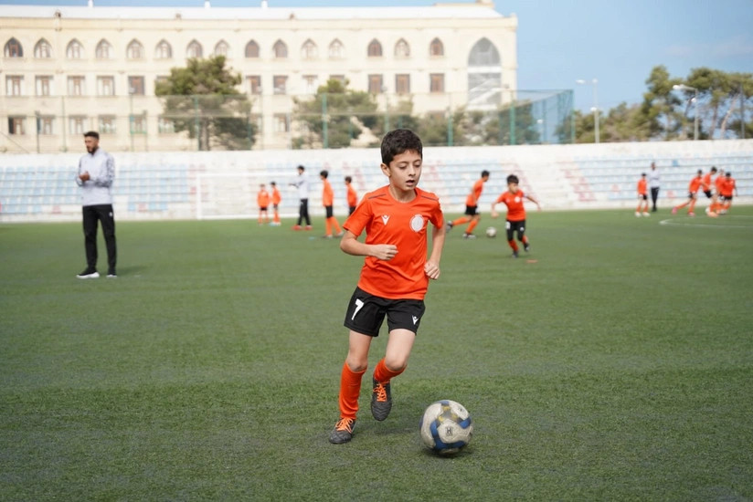 Bakıda yeni inşa edilən futbol meydançasının açılış mərasimi keçirilib