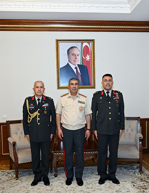 Azərbaycan müdafiə naziri Türkiyənin yeni hərbi attaşesini qəbul edib