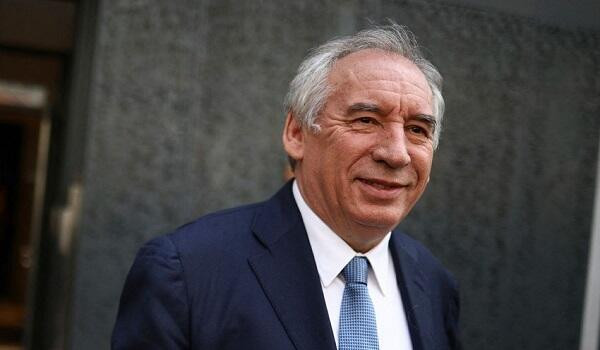 Fransada Baş Nazir Fransua Bayru hökumətinə etimadsızlıq votumu qəbul edildi