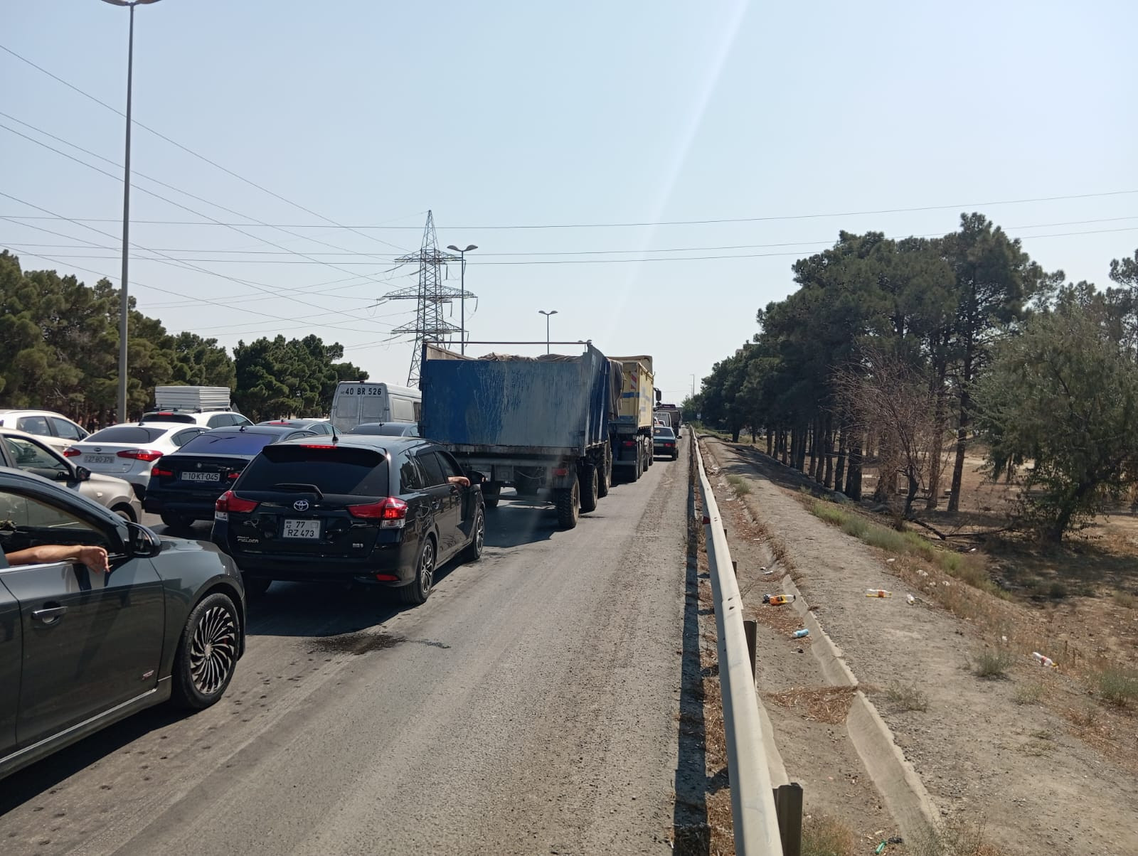 Bakı–Sumqayıt yolunda avtoqəza olub, tıxac yaranıb