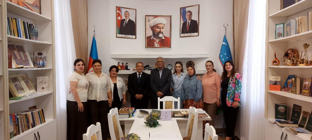 Pakistanlı alim Nizami Gəncəvinin məqbərəsini ziyarət edib