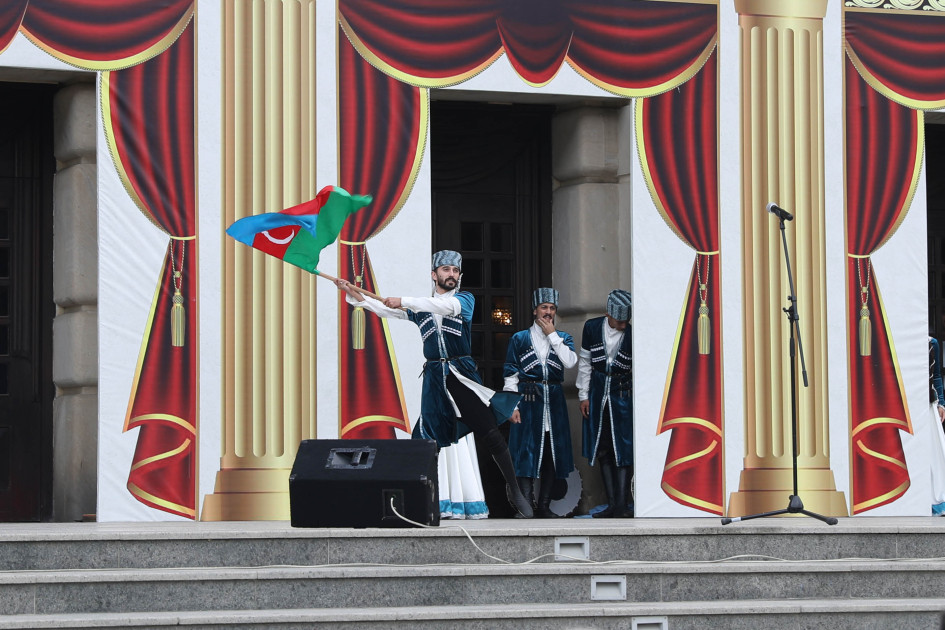 Yeni teatr mövsümün açılış mərasimi keçirilib