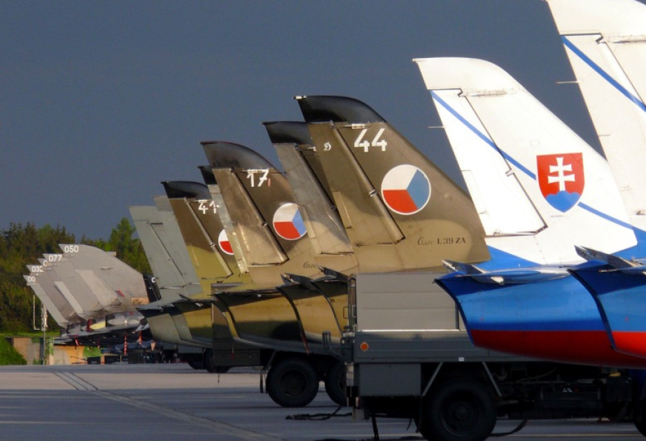 Çexiya NATO-nun şərq cinahının gücləndirilməsi üçün Polşaya helikopterlər göndərəcək