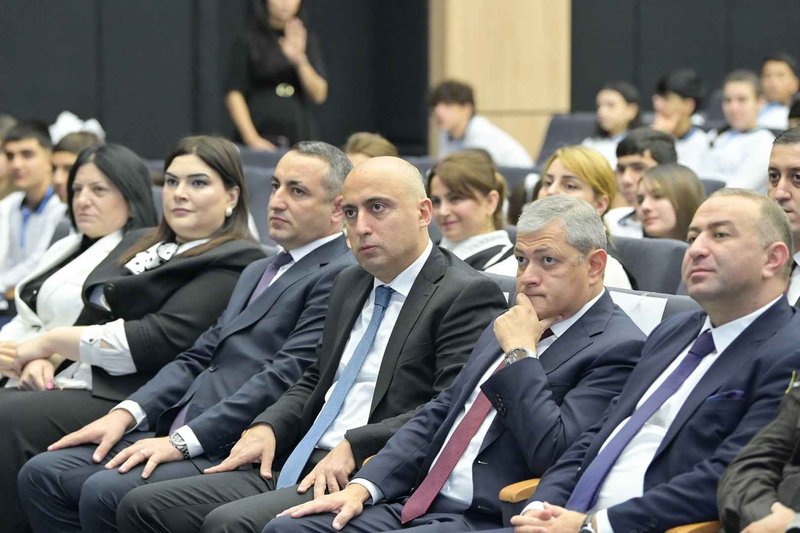 Emin Əmrullayev Şuşadakı 1 nömrəli məktəbdə Bilik Günündə iştirak edib