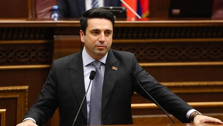 Ermənistan Milli Məclisinin sədri Alla Puqaçovanın müsahibəsini alqışlayıb