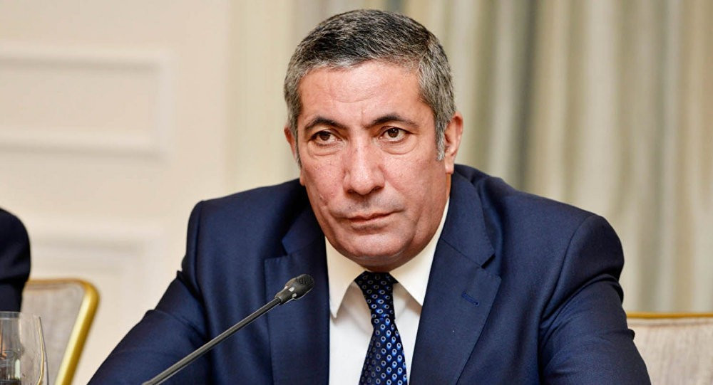 Siyavuş Novruzov: İaşə obyektlərinin adı birinci ingilis dilində yazılır, dil normaları pozulur