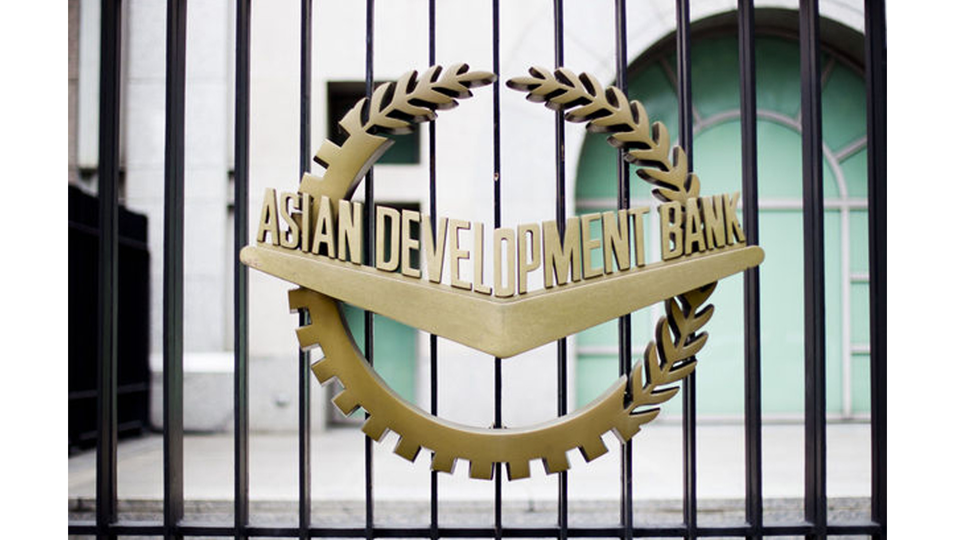 Asiya İnkişaf Bankı Azərbaycan iqtisadiyyatına investisiya qoyuluşunu 77% artırıb