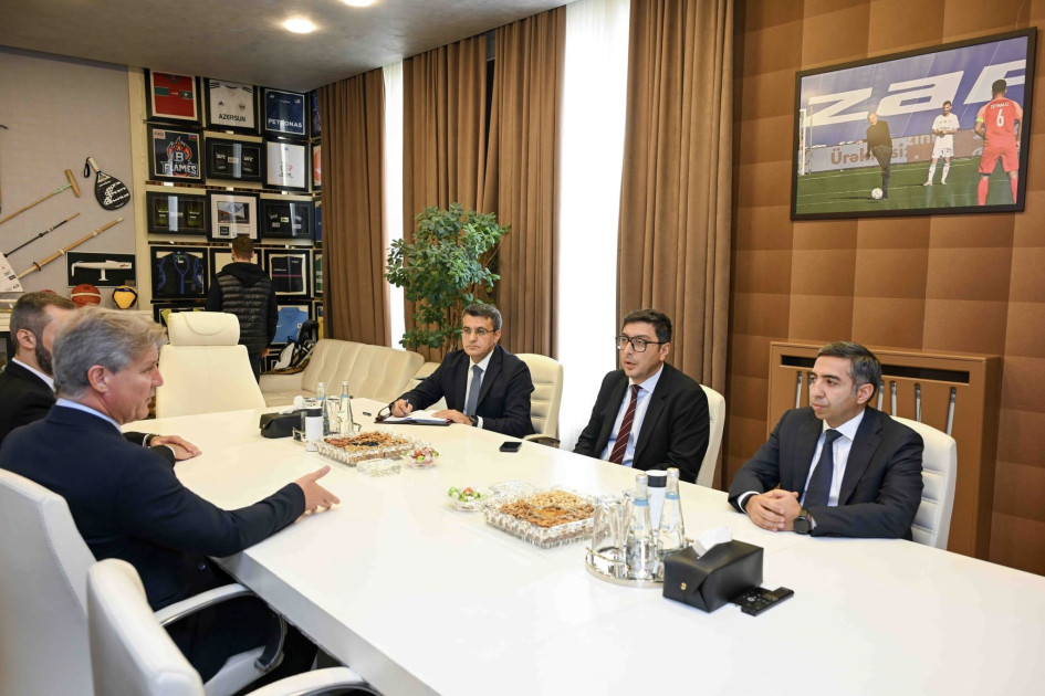 Gənclər və İdman Nazirliyində Avropa Su İdmanı Federasiyasının prezidenti ilə görüş keçirilib