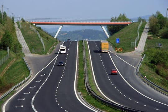 Bakıda yeni avtomobil yolunun inşası 35 % icra edilib