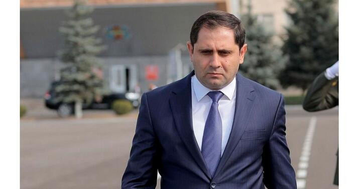 Ermənistan müdafiə naziri Yerablur sualına cavab verməkdən yayınıb