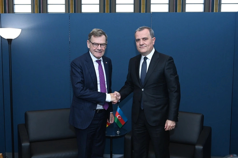 Ceyhun Bayramov almaniyalı həmkarı ilə Azərbaycan-Ermənistan normallaşma prosesini müzakirə edib