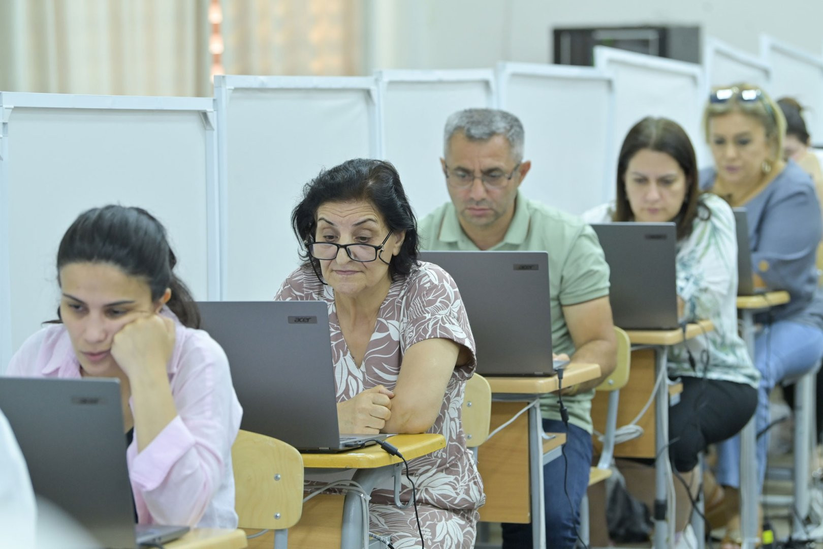 Növbəti müsahibələr barədə məlumatlar müəllimlərin şəxsi kabinetlərinə göndərilib