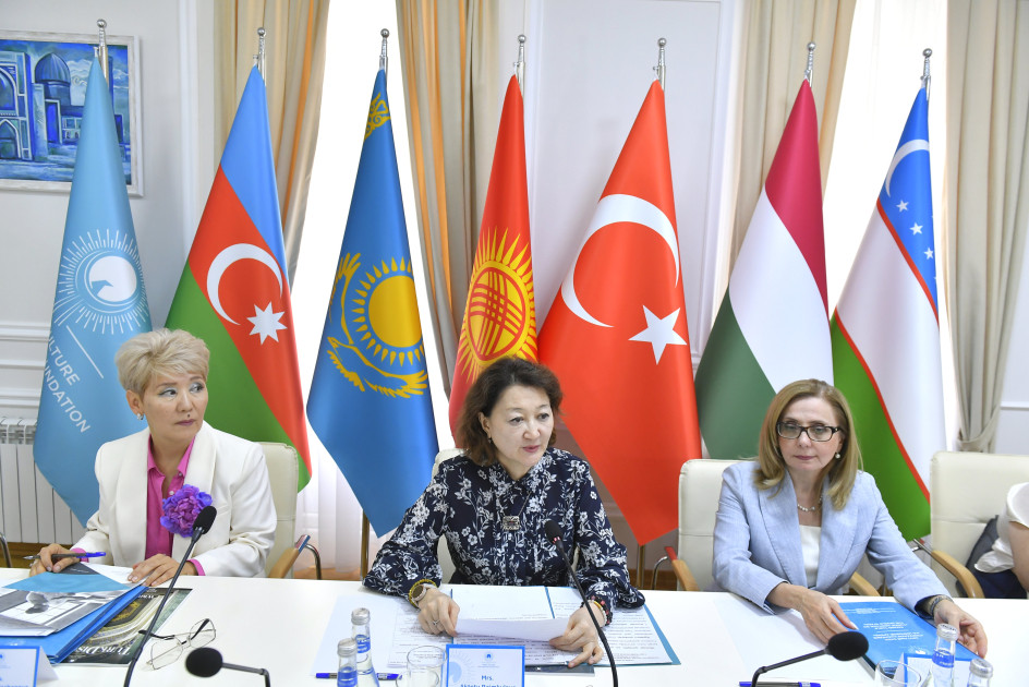 Türk Mədəniyyəti və İrsi Fondunda “Türk irsi dünya arenasında” mövzusunda dəyirmi masa keçirilib