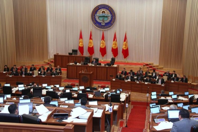 Qırğızıstan parlamenti buraxıldı – növbədənkənar seçkilər gözlənilir