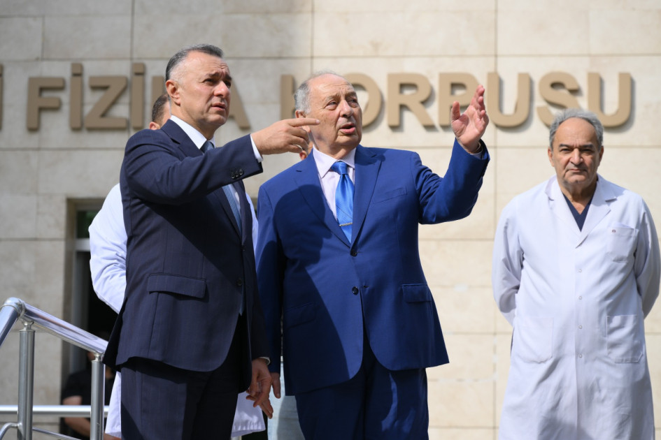 Səhiyyə naziri Teymur Musayev Milli Onkologiya Mərkəzində olub