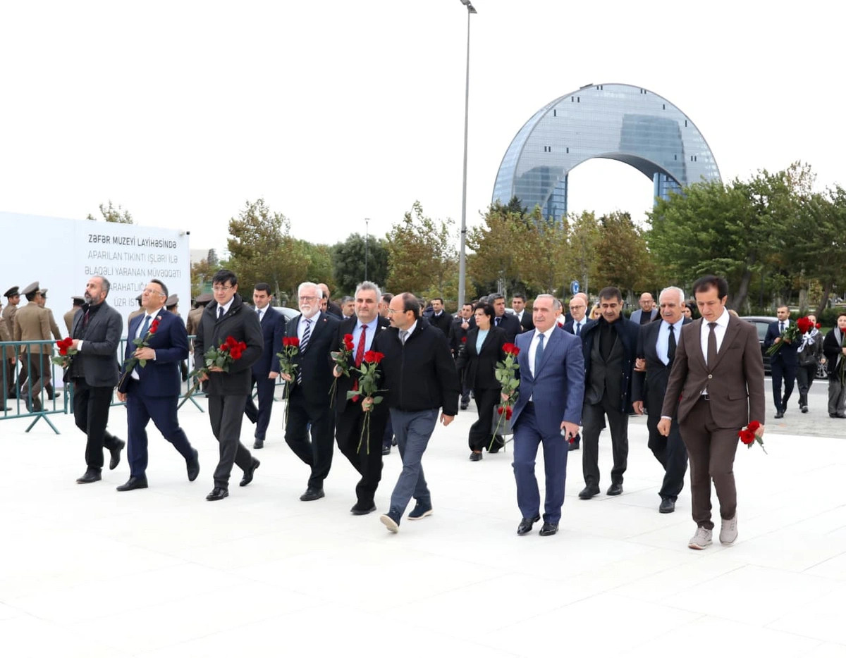 Azərbaycanda səfərdə olan türkiyəli rektorlar Zəfər parkını ziyarət ediblər