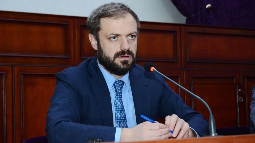Ermənistan iqtisadiyyat naziri: Ölkənin iqtisadiyyatı çökmək üzrədir