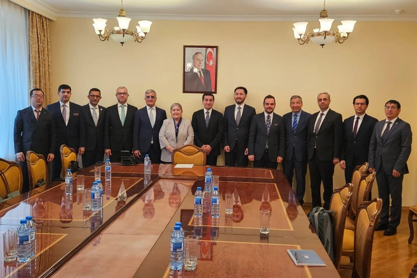 Hikmət Hacıyev TDT Baş katibinin müavini ilə ikitərəfli əməkdaşlığın dərinləşdirilməsini müzakirə edib