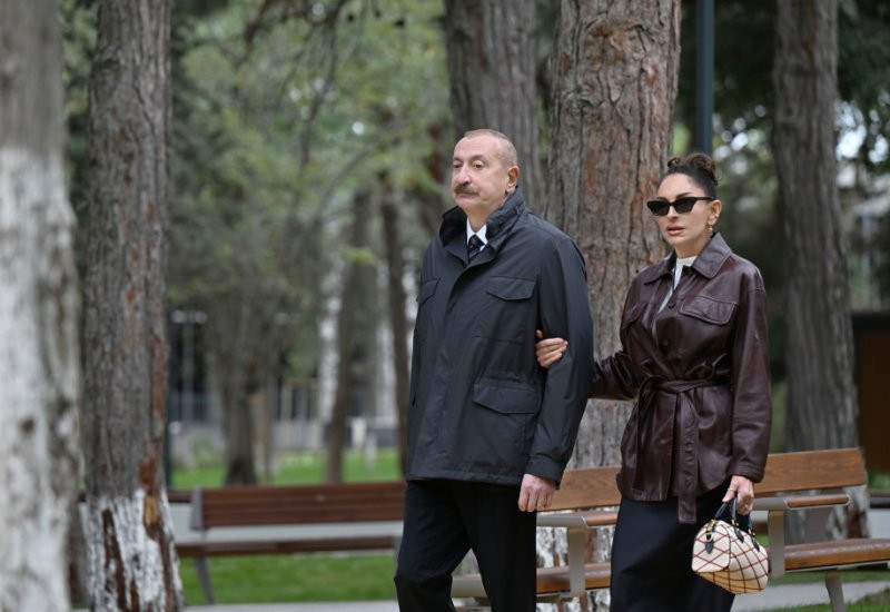 İlham Əliyev və Mehriban Əliyeva Bakıda salınan yeni parkın açılışında iştirak edib