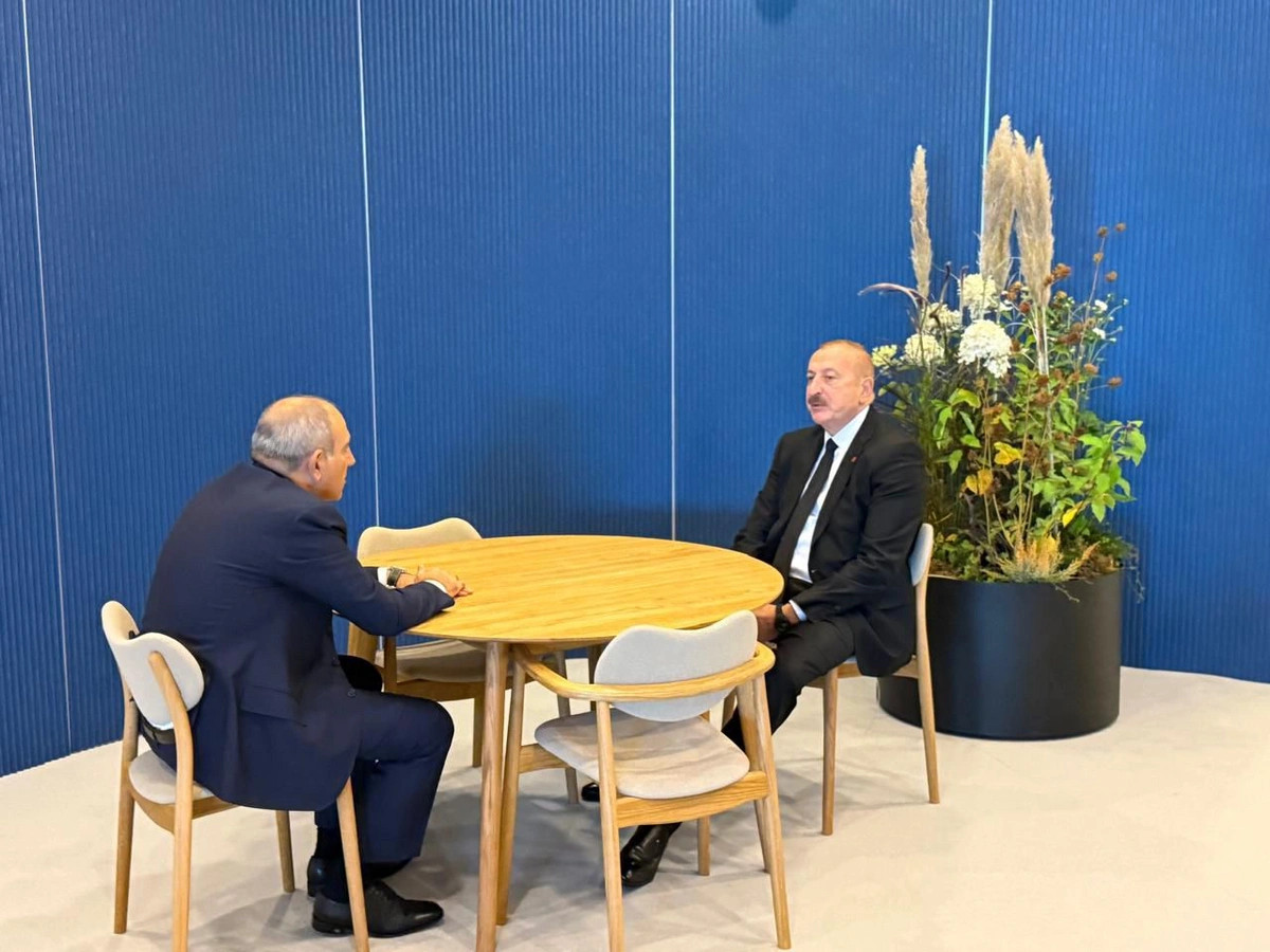 İlham Əliyevlə Nikol Paşinyan Kopenhagendə görüş keçiriblər