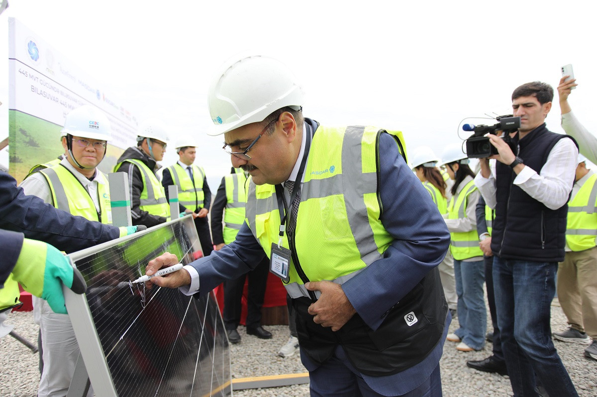 Biləsuvarda günəş enerjisi layihəsi üzrə yeni mərhələyə start verilib