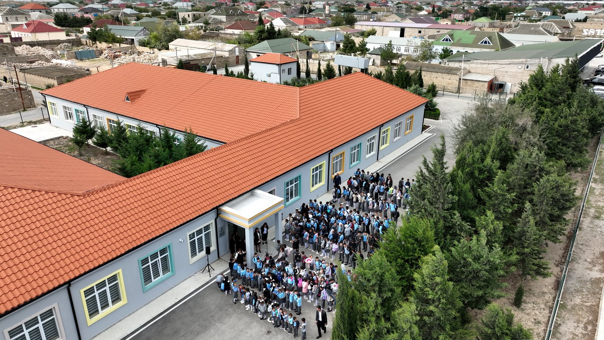 Xəzər rayonunda da yeni məktəb binası istifadəyə verildi