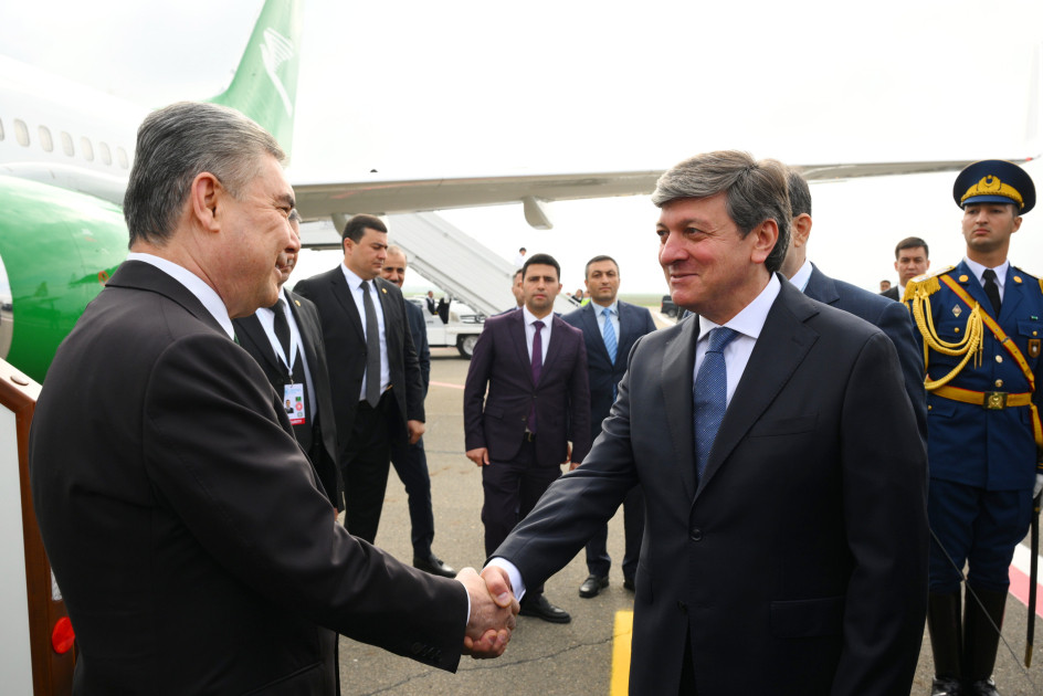 Qurbanqulu Berdiməhəmmədov Azərbaycana səfərə gəlib