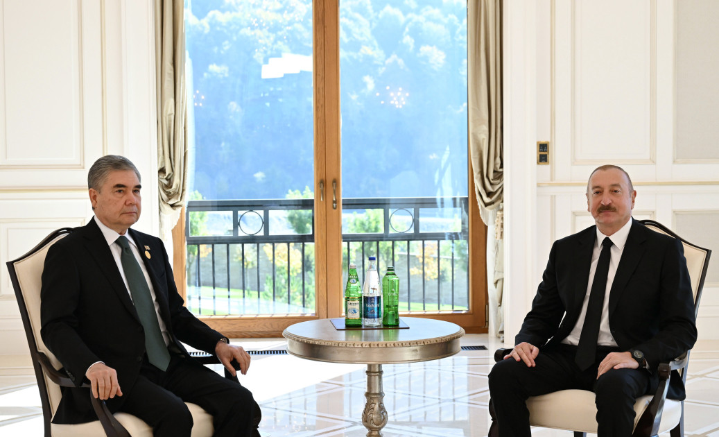 Prezident İlham Əliyev Qəbələdə Qurbanqulu Berdiməhəmmədovla görüşüb