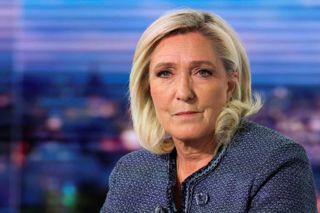 Le Pen Fransadakı siyasi vəziyyəti “sirk” adlandırıb
