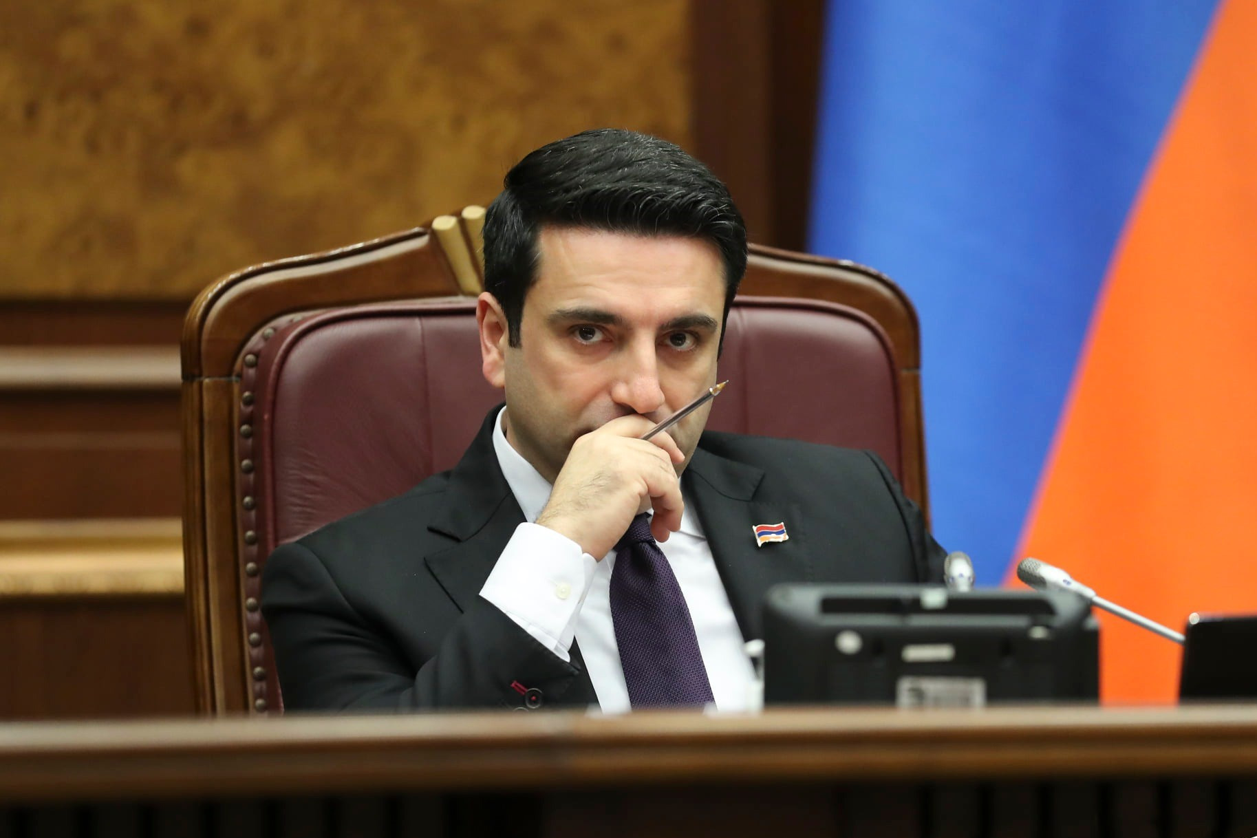 Alen Simonyan Köçəryanı "siyasi meyit" adlandırıb