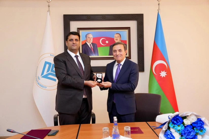 Mənsum İbrahimova "NDU-nun Fəxri professor" diplomu təqdim olunub